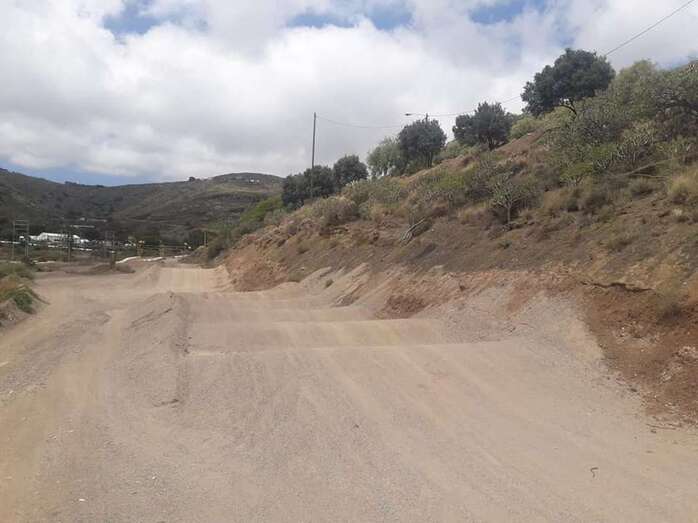 Preparación del terreno para la lista de motocross (Foto TA)
