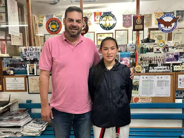 La joven deportista con el concejal Diego Ojeda (Foto TA)