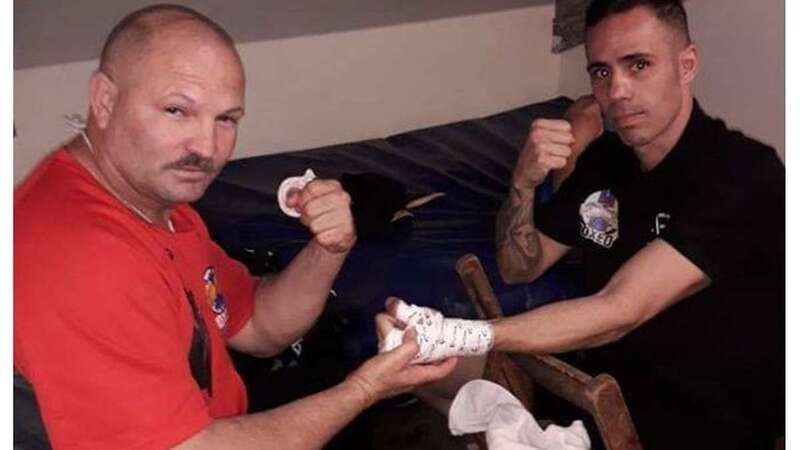 Pedro Miranda -a la izquierda de la imagen-, junto a su púgil Zeus de Armas (Foto TA)