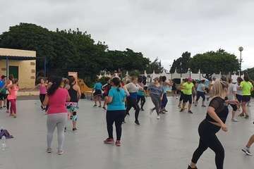 Clase magistral de Zumba en el parque urbano de San Juan (Foto TA)