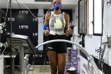 Sayna Mbengue pasó este lunes el reconocimiento médico en el Hospital Perpetuo Socorro (foto Acfi Press y TA)