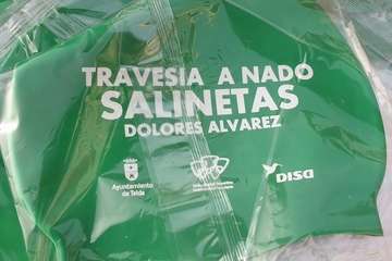 Alberto Rdríguez e Isabel Navarro triunfan en la XVII Travesía a Nado de Salinetas (Foto TA)