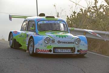  Los  terceros fueron José María Ponce y Carlos Larrodé con el SEAT 600 JTR (Foto TA)