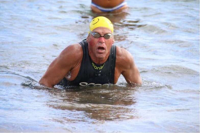 Imagen de archivo del nadador Carmelo Santana (Foto TA)