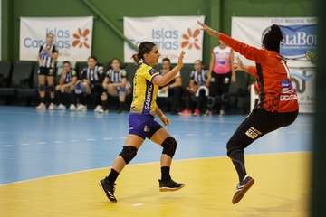 El Rocasa logra su tercera victoria consecutiva al ganar al BM Málaga por 32-23 (Foto TA)