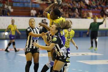 El Rocasa logra su tercera victoria consecutiva al ganar al BM Málaga por 32-23 (Foto TA)