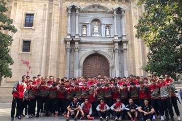 Dos jóvenes de Telde en una concentración en Sierra Nevada (Foto TA)