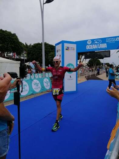 Jonay García González, en el momento de atravesar la meta (Foto TA)