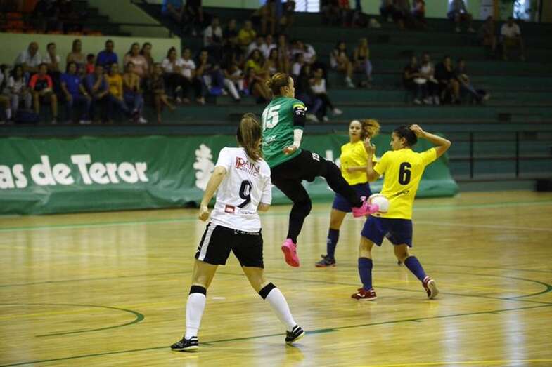 Momento del partido disputado este sábado en Teror (Foto TA)