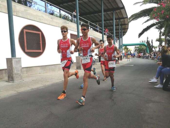 Integrantes del equipo en una prueba atlética de Telde (Foto TA)