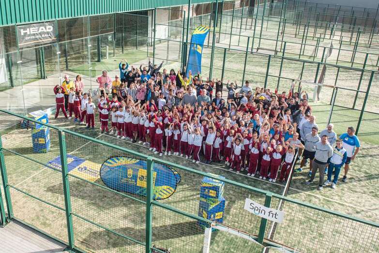 Los escolares participantes en las instalaciones del Spin Pádel Cub de Telde (Foto TA)