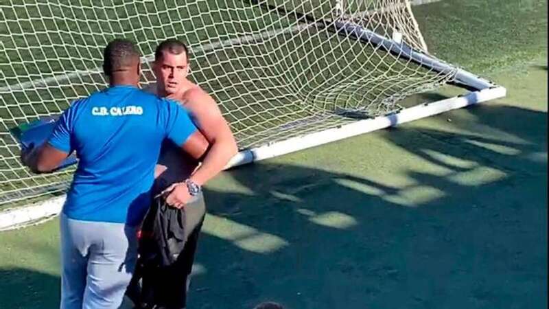 El individuo saltó la valla del campo para agredir al árbitro del partido de benjamines, el pasado sábado en Doctoral (Foto Canarias7)