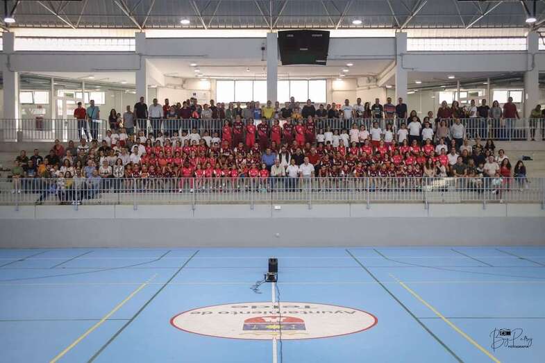 Foto de familia del telde Basket Tara (Foto TA)