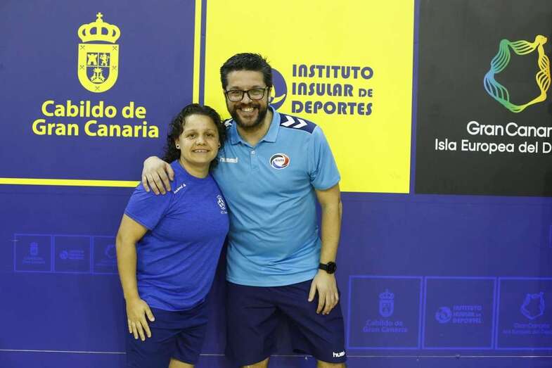 Cristina Gimeno y Fer Alcañiz, entrenador del Rivas Futsal (Foto TA)