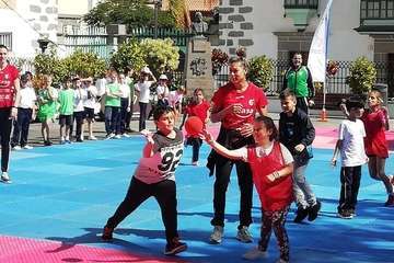  Jornada escolar de balonmano en San Juan Foto TA)