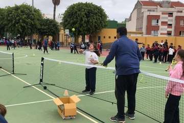 Deportes promueve el tenis entre los escolares del Valle de los Nueve y Lomo Magullo (Foto TA)