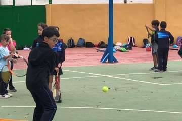 Deportes promueve el tenis entre los escolares del Valle de los Nueve y Lomo Magullo (Foto TA)