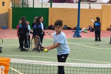 Deportes promueve el tenis entre los escolares del Valle de los Nueve y Lomo Magullo (Foto TA)
