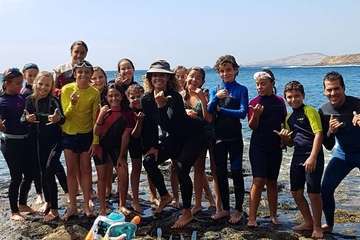 El surf se hace grande en Salinetas/Escuela de Sur El Hombrfe y TA.