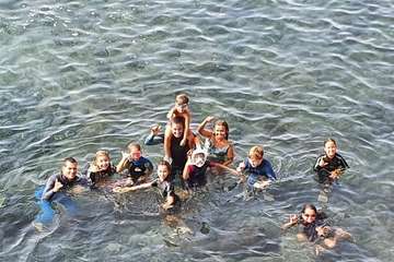 El surf se hace grande en Salinetas/Escuela de Sur El Hombrfe y TA.