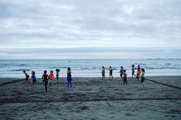 El surf se hace grande en Salinetas/Escuela de Sur El Hombrfe y TA.