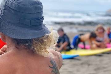 El surf se hace grande en Salinetas/Escuela de Sur El Hombrfe y TA.