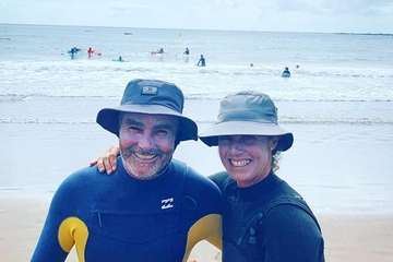 El surf se hace grande en Salinetas/Escuela de Sur El Hombrfe y TA.