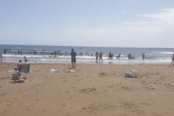 El surf se hace grande en Salinetas/Escuela de Sur El Hombrfe y TA.