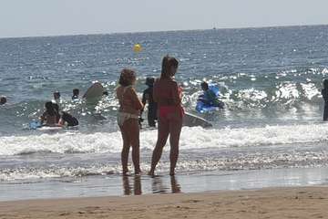 El surf se hace grande en Salinetas/Escuela de Sur El Hombrfe y TA.