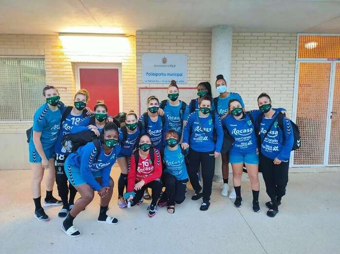 El equipo grancanario, ayer por la tarde en el polideportivo ilicitano/TA.