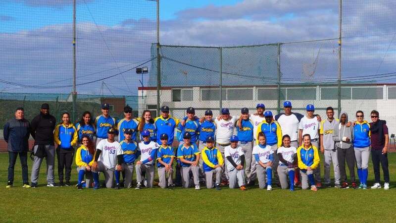 Jugadoras y jugadores del equipo Capitalinos/CA.