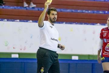 El Rocasa se ahoga en la orilla y cede su primera derrota ante un sólido Porriño/TA.