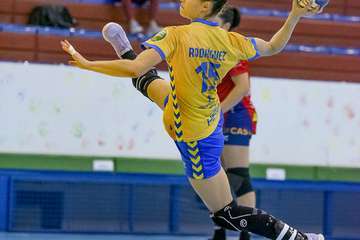 El Rocasa se ahoga en la orilla y cede su primera derrota ante un sólido Porriño/TA.