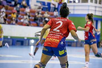 El Rocasa se ahoga en la orilla y cede su primera derrota ante un sólido Porriño/TA.