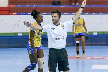 El Rocasa se ahoga en la orilla y cede su primera derrota ante un sólido Porriño/TA.