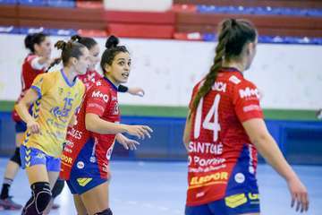 El Rocasa se ahoga en la orilla y cede su primera derrota ante un sólido Porriño/TA.