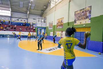 El Rocasa se ahoga en la orilla y cede su primera derrota ante un sólido Porriño/TA.