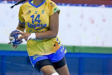 El Rocasa se ahoga en la orilla y cede su primera derrota ante un sólido Porriño/TA.