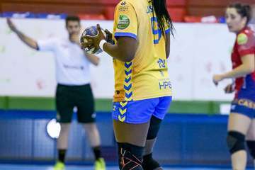 El Rocasa se ahoga en la orilla y cede su primera derrota ante un sólido Porriño/TA.