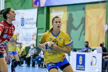 El Rocasa se ahoga en la orilla y cede su primera derrota ante un sólido Porriño/TA.