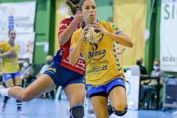 El Rocasa se ahoga en la orilla y cede su primera derrota ante un sólido Porriño/TA.