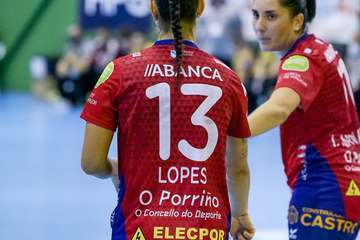 El Rocasa se ahoga en la orilla y cede su primera derrota ante un sólido Porriño/TA.