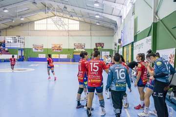 El Rocasa se ahoga en la orilla y cede su primera derrota ante un sólido Porriño/TA.