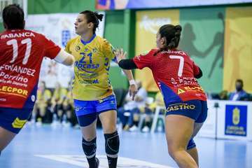 El Rocasa se ahoga en la orilla y cede su primera derrota ante un sólido Porriño/TA.