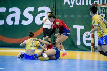 El Rocasa se ahoga en la orilla y cede su primera derrota ante un sólido Porriño/TA.