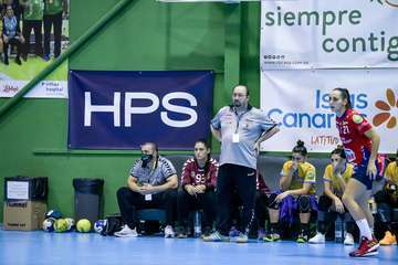 El Rocasa se ahoga en la orilla y cede su primera derrota ante un sólido Porriño/TA.