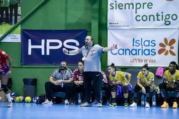 El Rocasa se ahoga en la orilla y cede su primera derrota ante un sólido Porriño/TA.