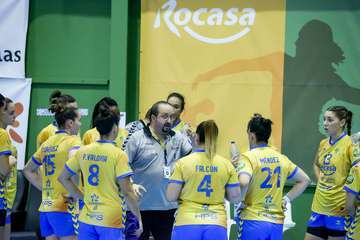 El Rocasa se ahoga en la orilla y cede su primera derrota ante un sólido Porriño/TA.