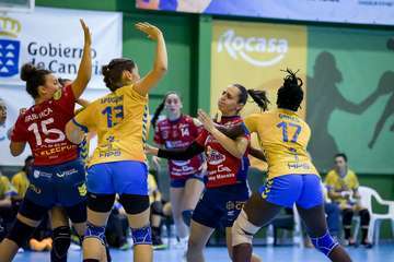 El Rocasa se ahoga en la orilla y cede su primera derrota ante un sólido Porriño/TA.