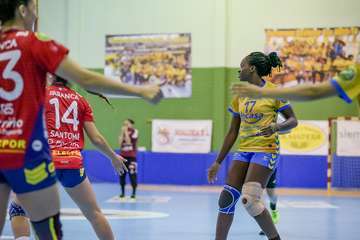 El Rocasa se ahoga en la orilla y cede su primera derrota ante un sólido Porriño/TA.